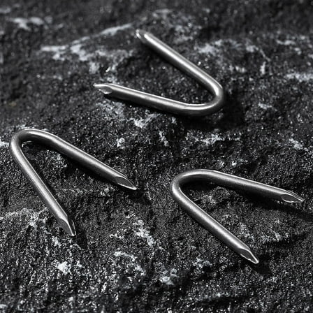 Amosfun 140Pcs Metal U Shaped Fence Wire Retainers Heavy Duty Staples for Outdoor Projects