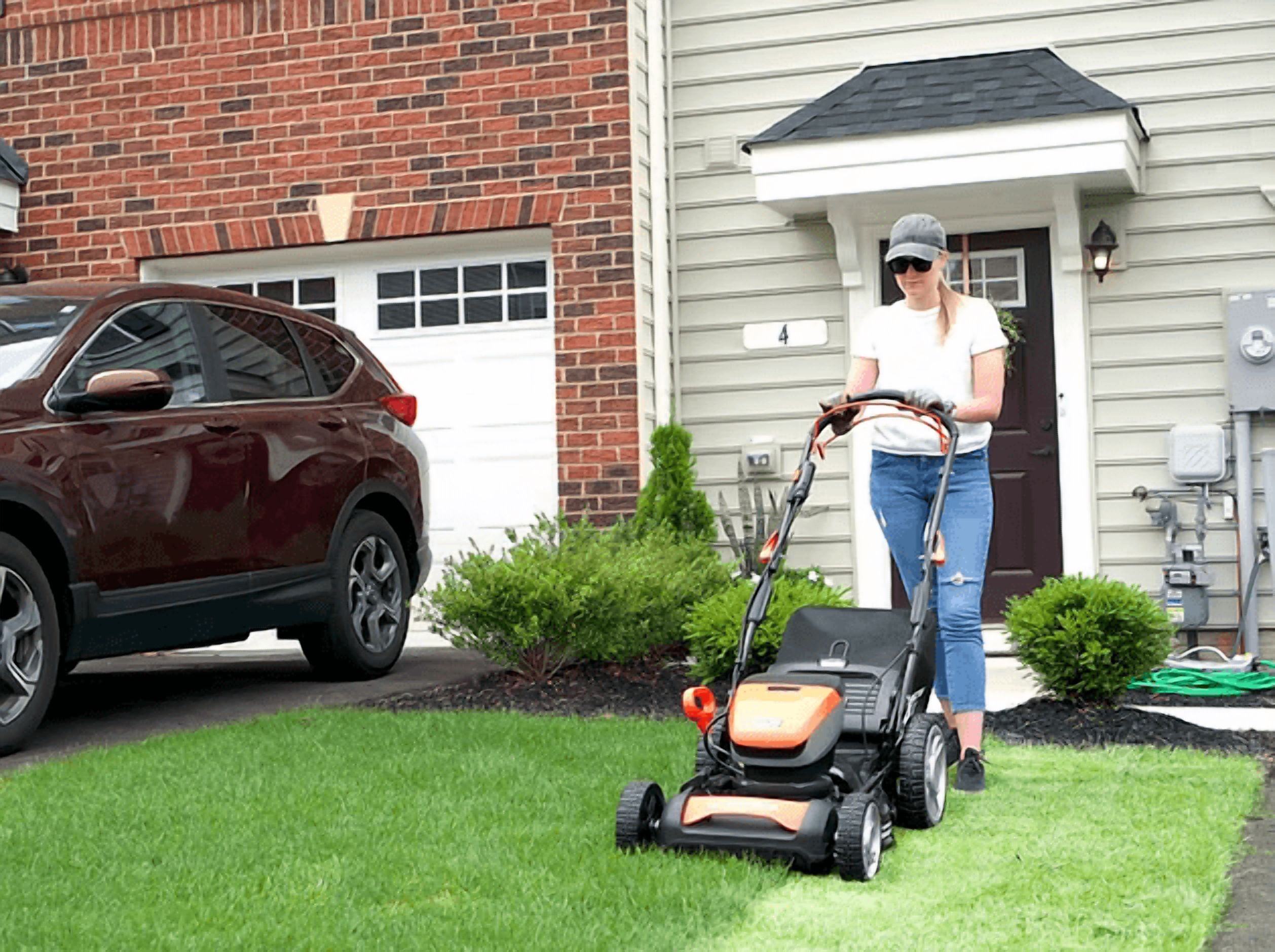 Yard Force 21-Inch 60V Self-Propelled Cordless Lawn Mower YF60vRX21-SP with Additional Spare Blade (1253194001) and 4.0Ah Battery (YF60VRX4.0-BAT)