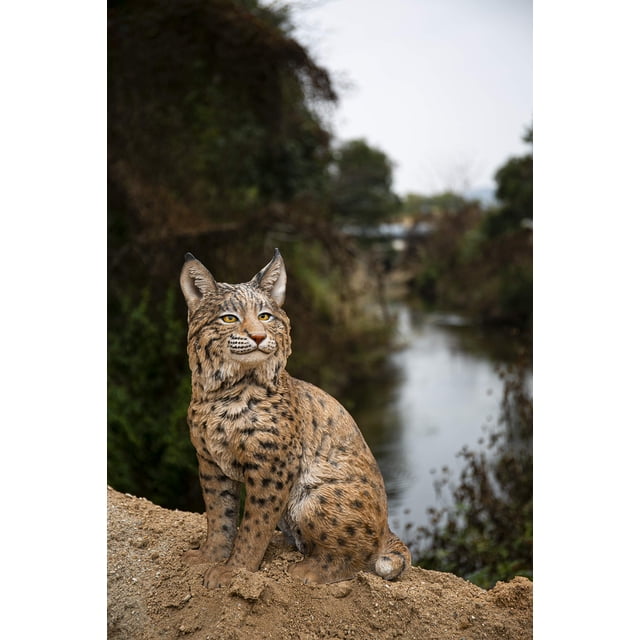 Estatua de gato montés sentado Hi-Line Gift Ltd., amarillo y negro