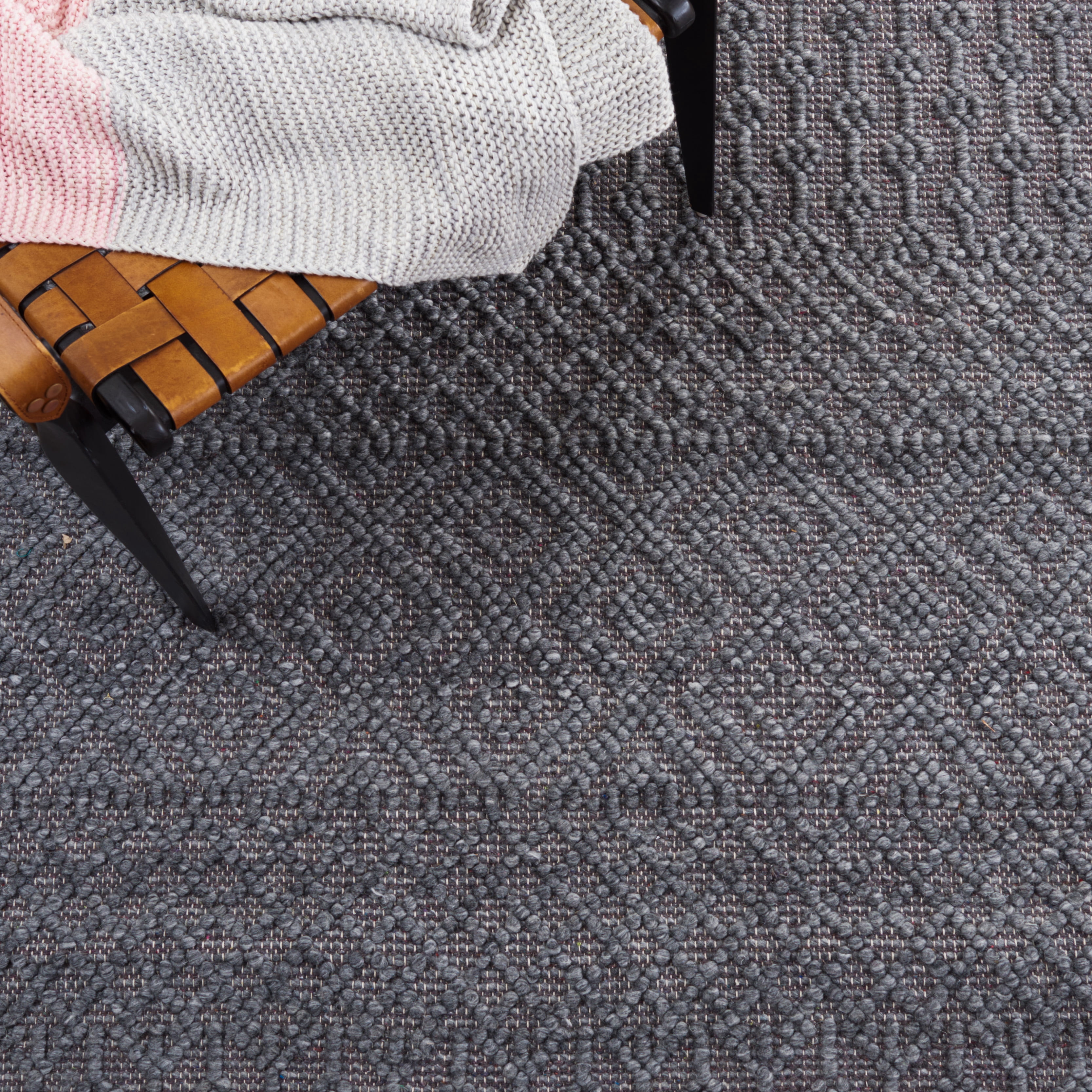 SAFAVIEH Casablanca Braelyn Diamond Area Rug, Dark Grey, 6' x 9'