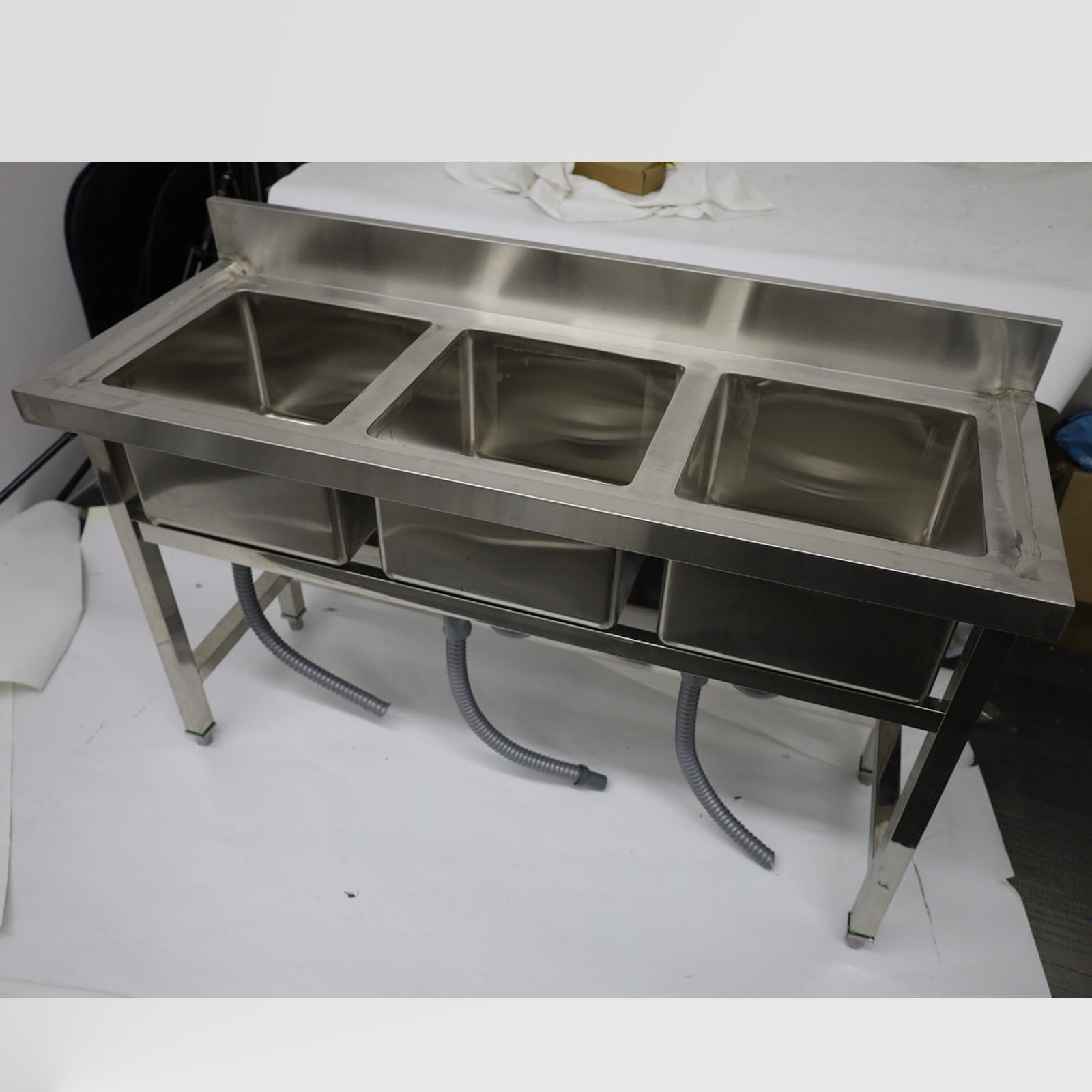3 Compartment Utility Sink with Adjustable Legs, Heavy Duty Commercial Sink, Freestanding Utility Sink with 304 Stainless Steel for Restaurant, Food Truck