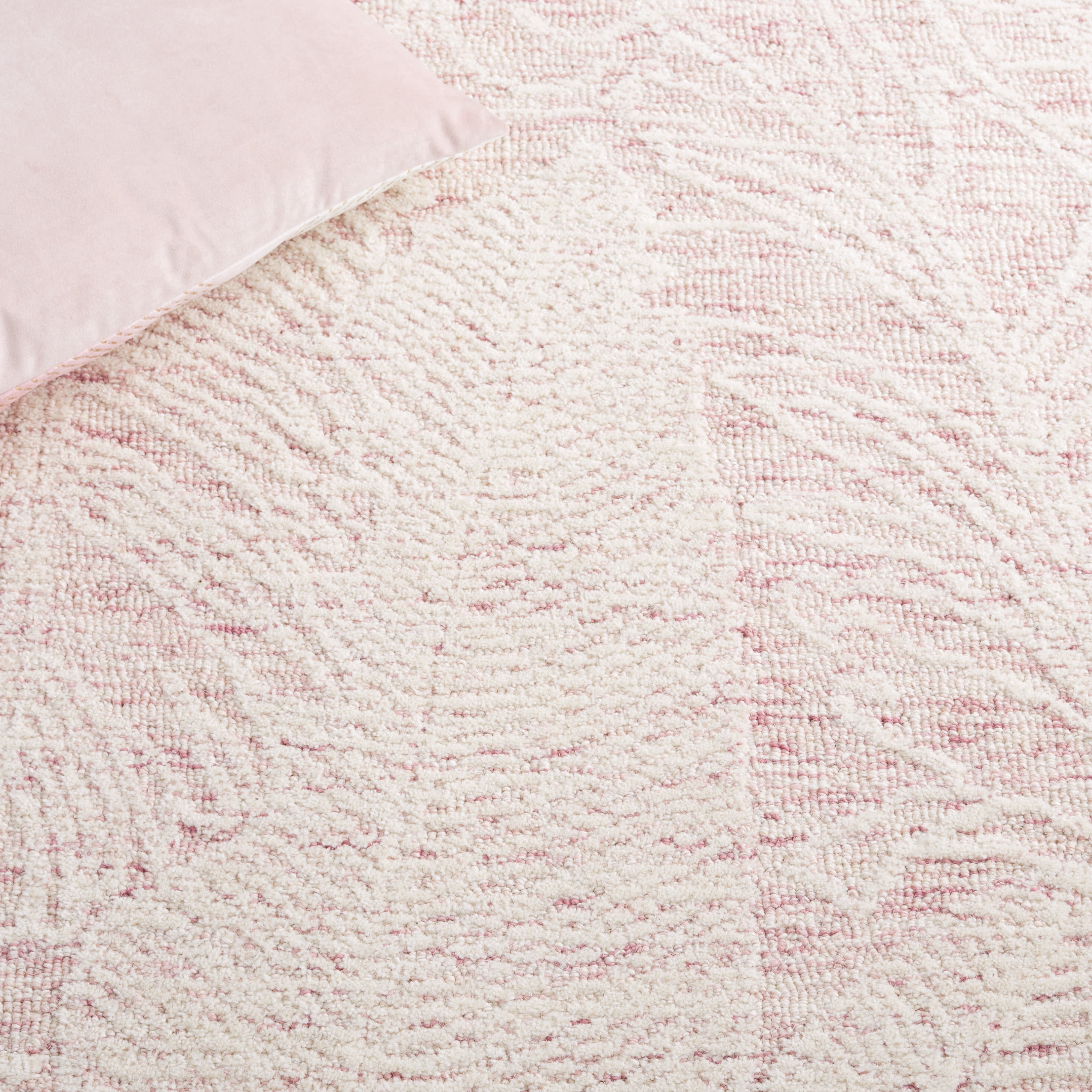 SAFAVIEH Metro Hartley Leaves Area Rug, Pink/Ivory, 6' x 6' Square