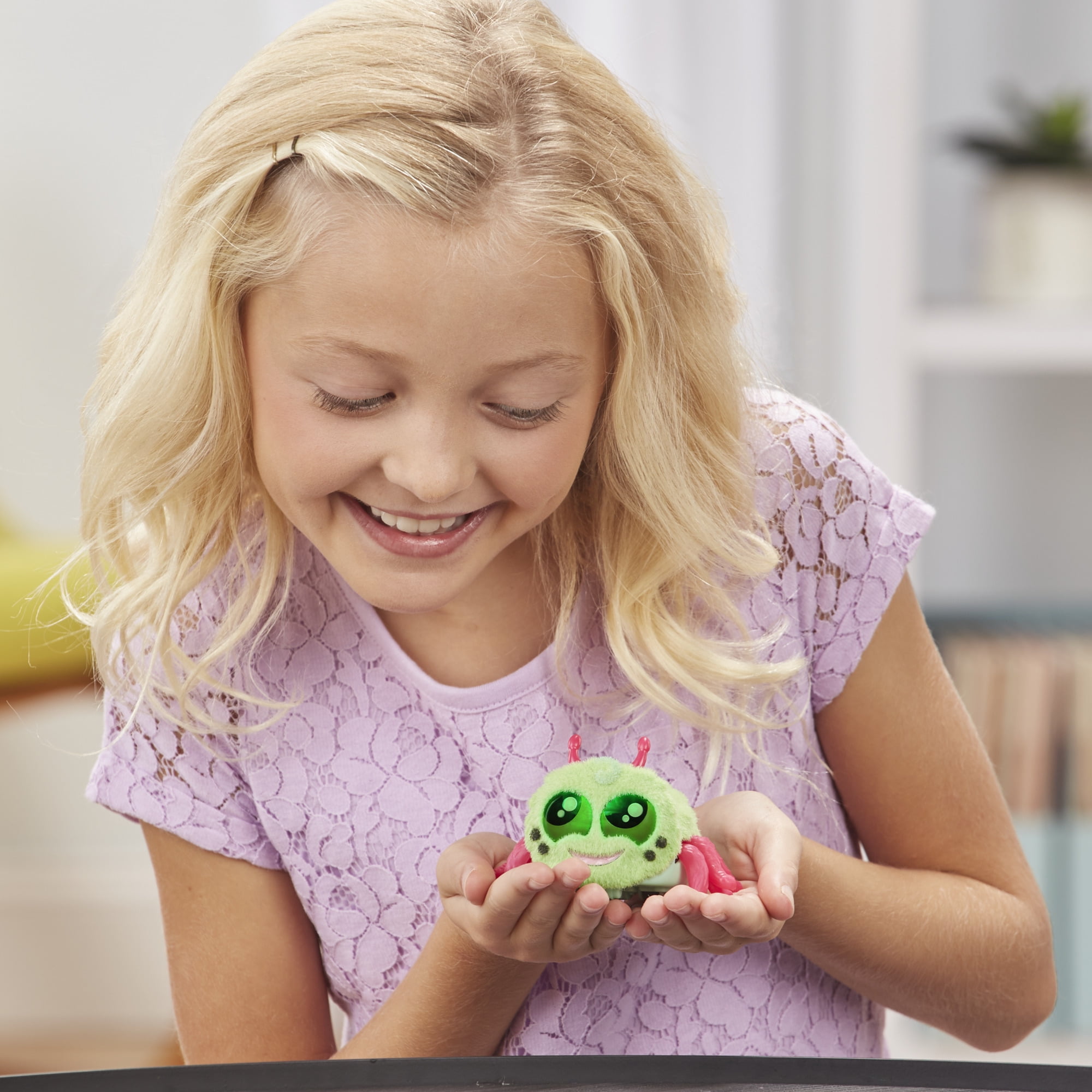 Toofy Spooder; Voice-Activated Spider Pet; Ages 5 and up Hasbro Yellies 