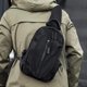 thumbnail image 5 of Mochila bandolera para hombres y mujeres, mochila ligera con correa ajustable, mochila negra oso de fresa Electrónica, 5 of 5
