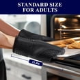 thumbnail image 2 of Juego de 2 guantes de cocina Kitsure de silicona resistentes al calor, color negro, 2 of 8