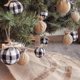 thumbnail image 4 of Adornos para árbol de Navidad, 12 piezas de 2-1/2 pulgadas, cuadros negros blancos, costura de arpillera, Navidad, 4 of 5