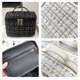 thumbnail image 3 of Pequeño bolso portátil del maquillaje de la fragancia, neceser portátil de gran capacidad, hecho de cuero de la PU, 3 of 5