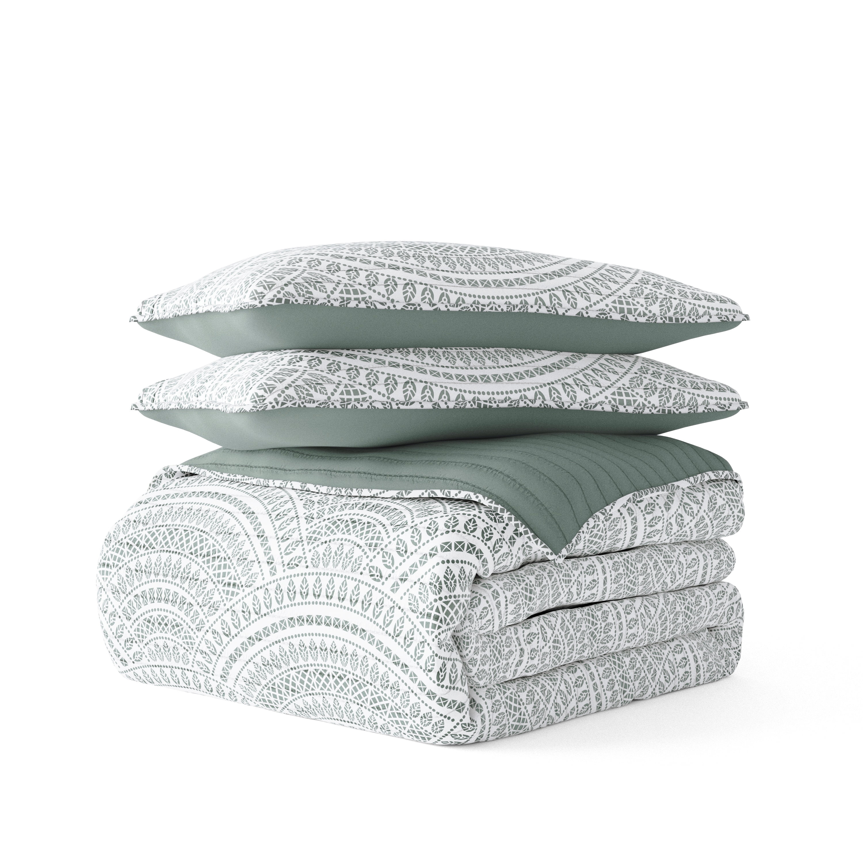 Noble Linens Eucalyptus 3 Piece Scallop Reversible Microfiber Quilt Set, King / CalKing