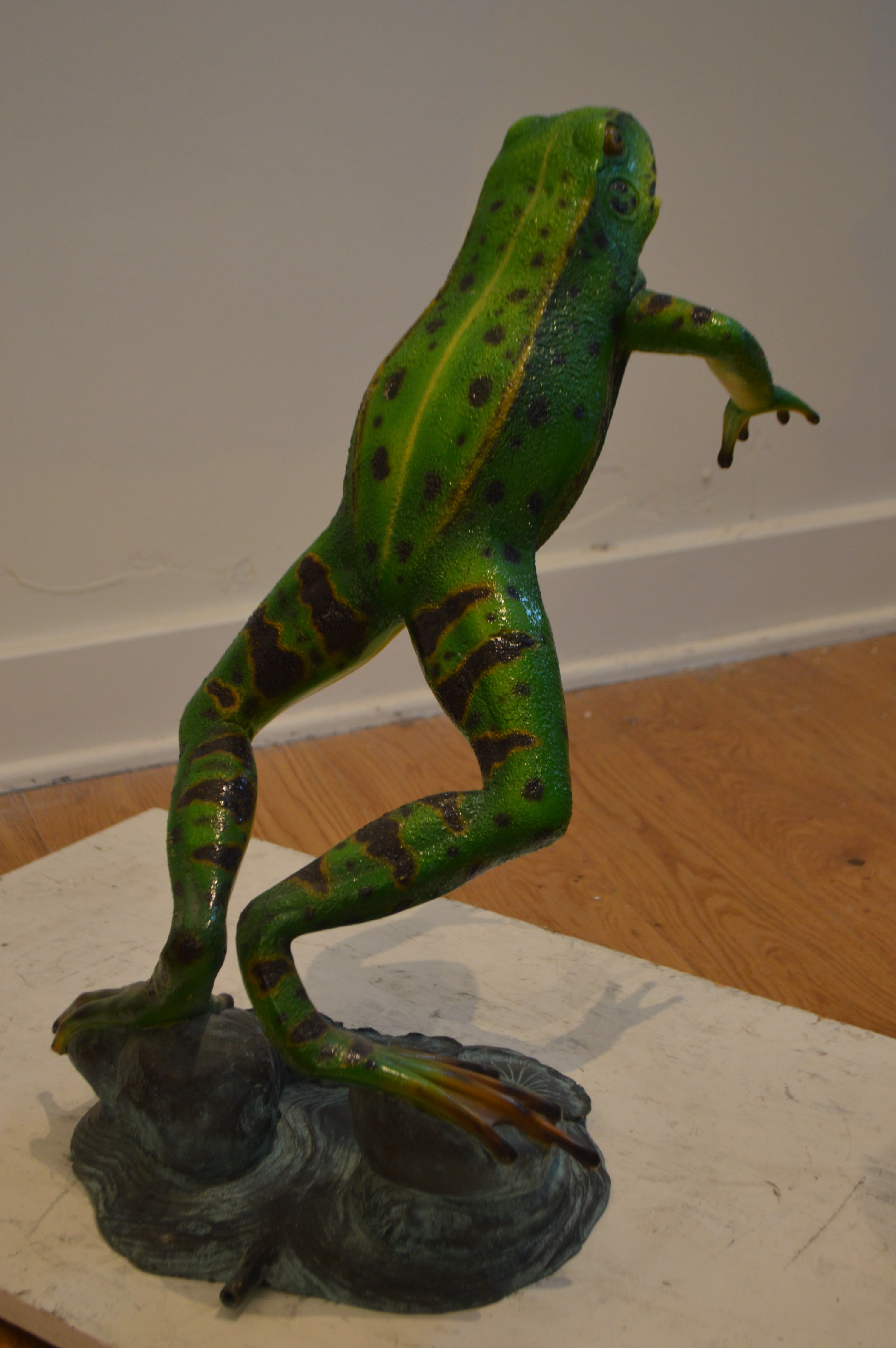 Nifao Jumping Frog – Outdoor Bronze Fountain, Garden Water Feature, 19"L x 12"W x 22"H