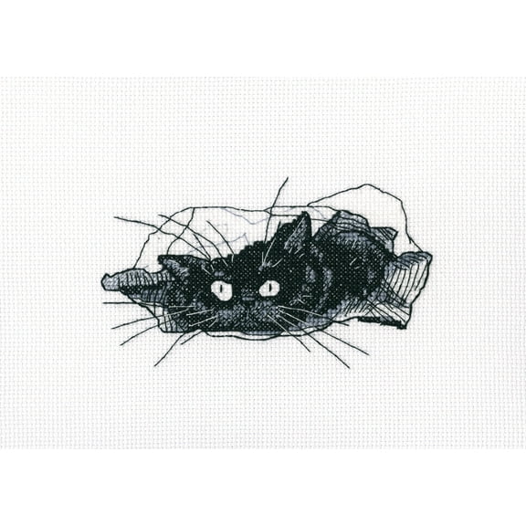 Among black cats M667 Counted Cross Stitch Kit