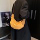 thumbnail image 2 of Bolso Cuerno Vaca Ins Axila Retro Otoño E Invierno Hombro Gamuza Coreana C (marrón), 2 of 9
