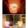 thumbnail image 4 of Luz de noche de flor rosa, lámpara de escritorio LED con carga USB, luz de atmósfera de silicona, color blanco, 4 of 5