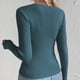 thumbnail image 4 of Suéter de cuello en V para mujer, blusa de poliéster de manga larga, color liso y moderno., 4 of 4