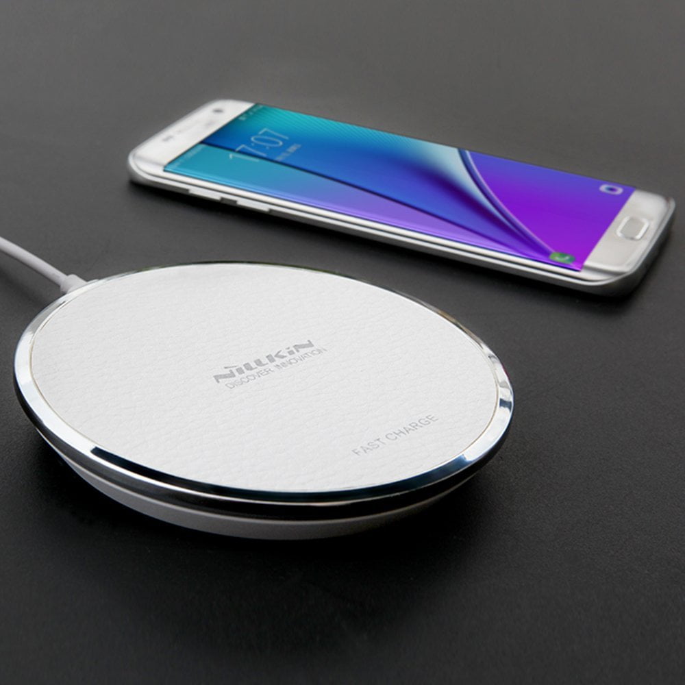 Какие самсунги поддерживают беспроводную. Wireless Charger Samsung fast charge. Samsung Galaxy a7 беспроводная зарядка. Беспроводная зарядка Samsung Edge. Беспроводное зарядное устройство для телефона Samsung s21.