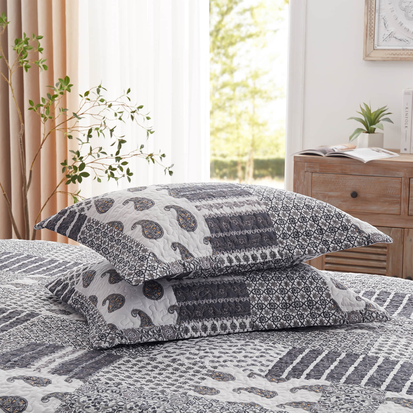 3-Piece King Size Quilt Set - Grey Paisley Bedspread Coverlet with 2 Pillow Shams, Microfiber