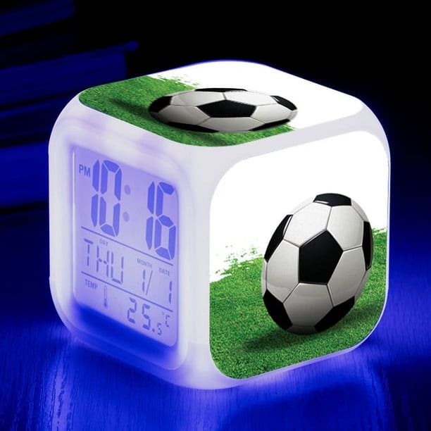 Reloj despertador pequeño con diseño de fútbol creativo y extraño, LED, colorido, que cambia de color, cuadrado, para estudiantes y niños, alarma silenciosa