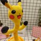 thumbnail image 5 of Muñeca eléctrica de dibujos animados de Pokémon Pikachu que se puede grabar, canta y baila, muñecas lindas, regalos de cumpleaños para niños, juguetes, 5 of 5