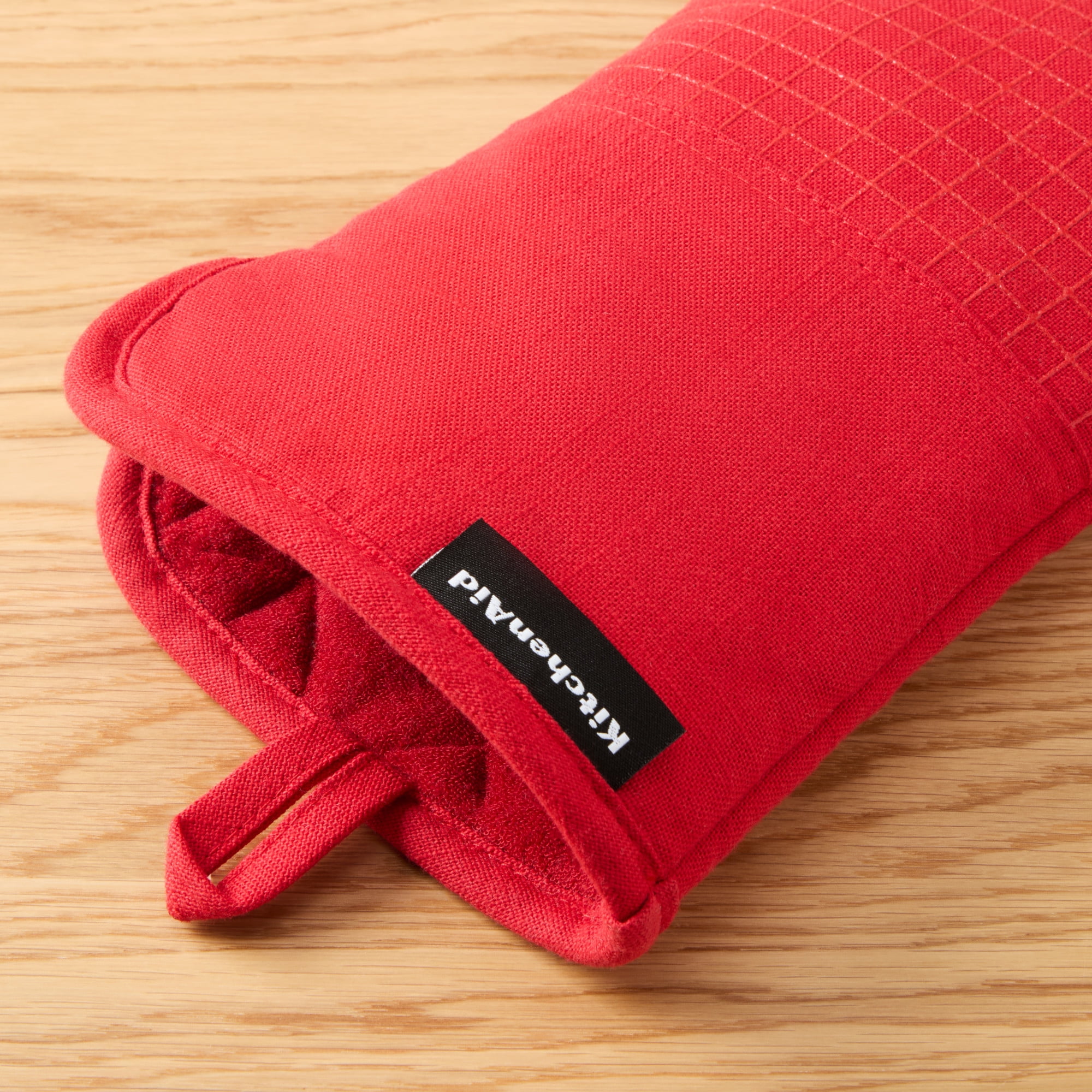 KITCHENAID Gourmet Series Gridlines Oven Mitts 2-Pack Set, Heat Resistant up to 600°F, Soft Silicone Grip, Magnetic Cuff, Passion Red, 7"x14"