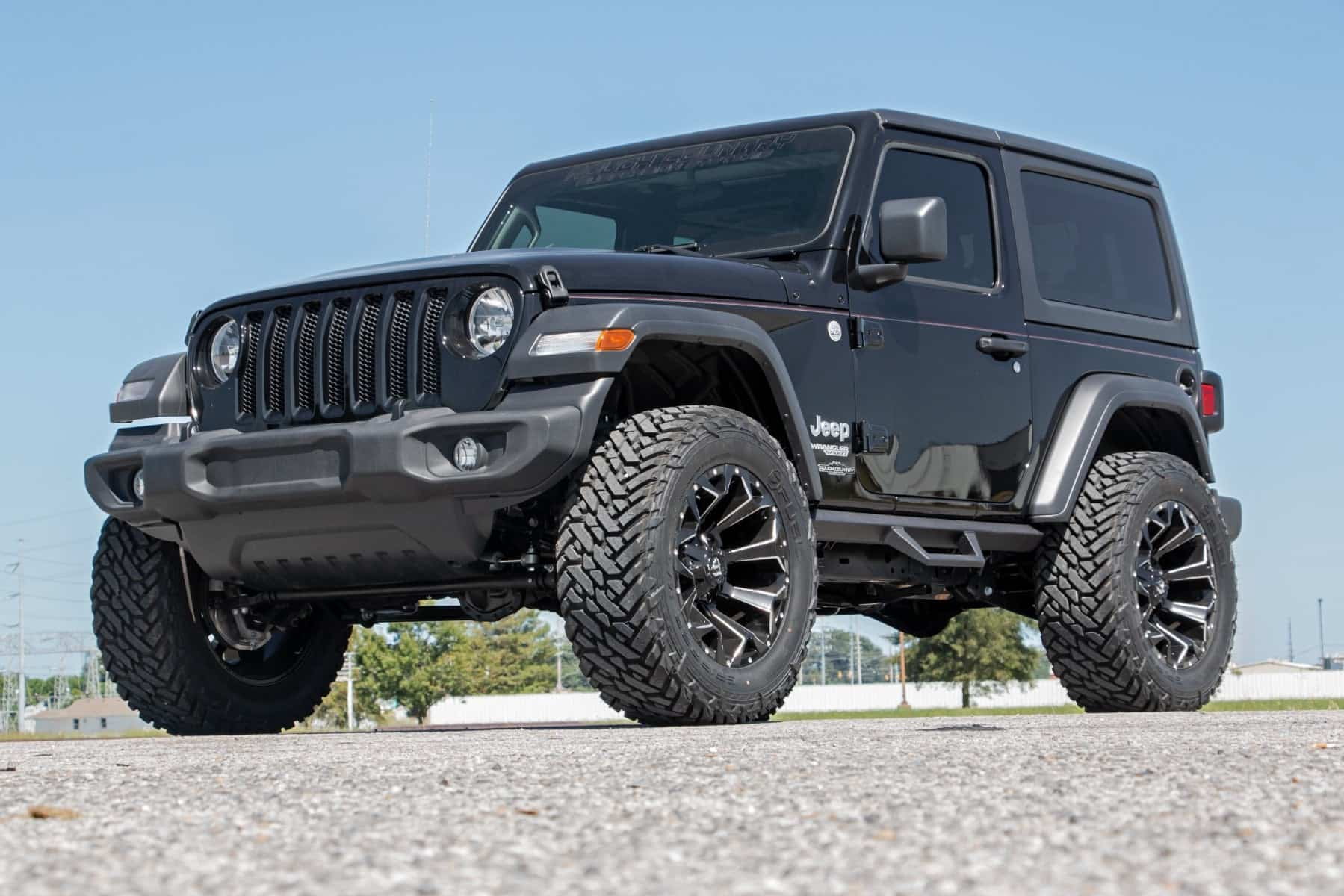 Rough Country 2.5" Lift Kit w/M1 for 2024-2026 Jeep Wrangler JL | 2-Door - 79640