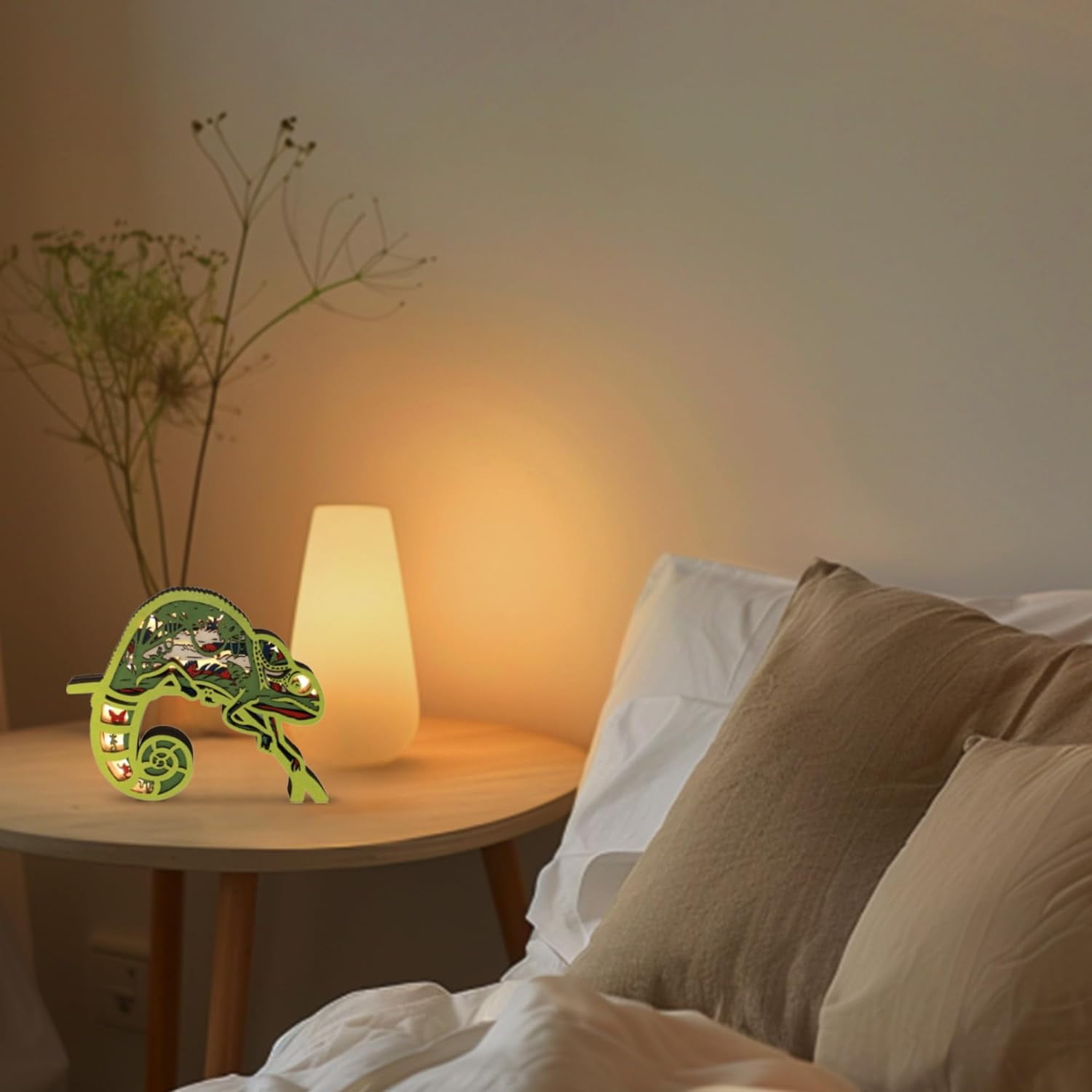 3D Wooden Animals Carving LED Night Light, Chameleon Decor Wood Carved Lamp Cabin Statues Wall Hanging Figurine Forest Sculpture Silhouette Ornament for Living Room Bedroom Office for Birthday Gift