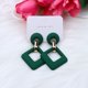 thumbnail image 1 of Pendientes huecos de diamantes de colores Pendientes acrílicos Pendientes a presión de moda simples Accesorios para las orejas para mujer, 1 of 4