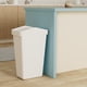 thumbnail image 2 of Cubo de basura Rubbermaid Swing Top 46 L blanco, 2 of 8