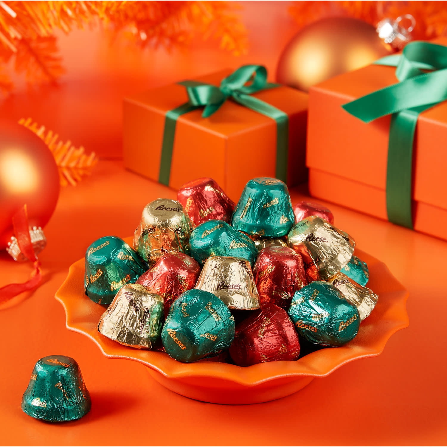 (2 pack) Reese's Chocolate Peanut Butter Creme Bells Christmas Candy, Bag 9 oz