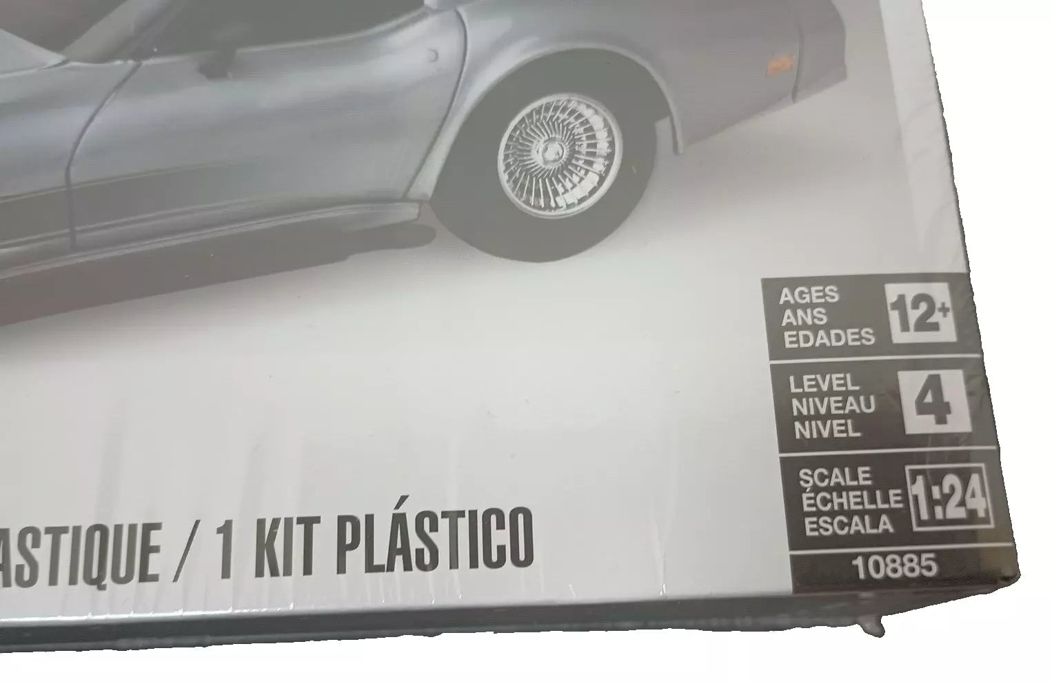 Monogram 10885 1/24 1982 Chevrolet Corvette Vette Car Model Kit New 12 +Level 4