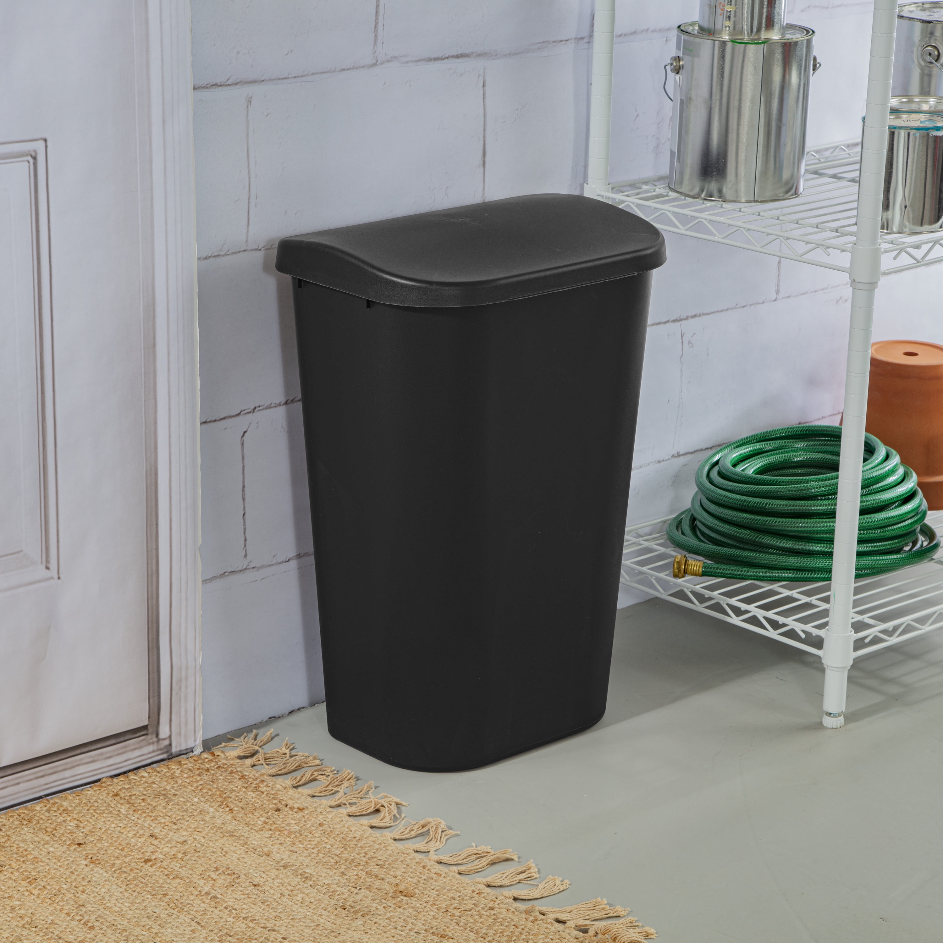 Sterilite 11.3 galonl Lift Top, Black