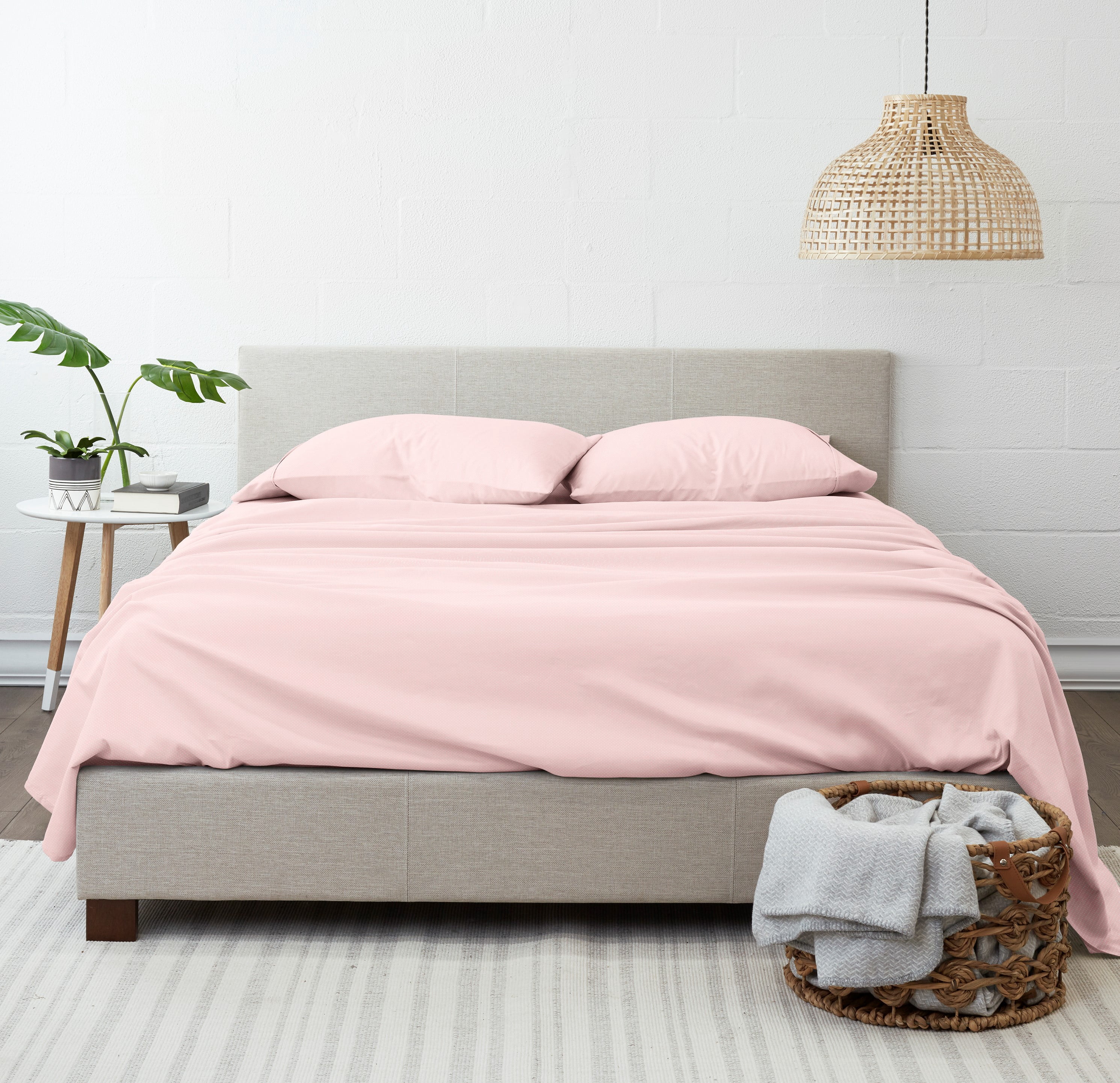 Noble Linens 4 Piece Pattern Microfiber Bed Sheets Set, Pink My Heart, California King