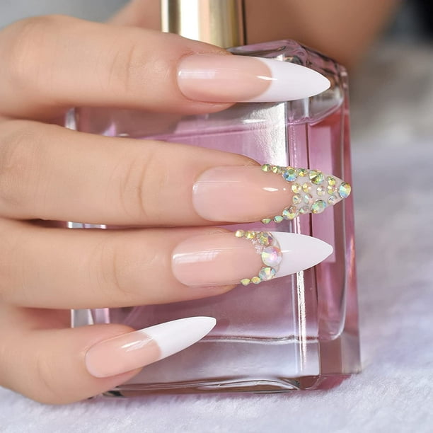 Kết hợp giữa màu nude trắng cùng đá Swarovski lấp lánh, bộ sưu tập 3D đính đá trắng Nude French sẽ đem đến cho bạn một thiết kế sáng tạo và lộng lẫy. Đây chắc chắn là một lựa chọn hoàn hảo cho những cô nàng yêu thích phong cách sang trọng và tinh tế. Hãy thưởng thức các hình ảnh liên quan ngay để không bỏ lỡ.