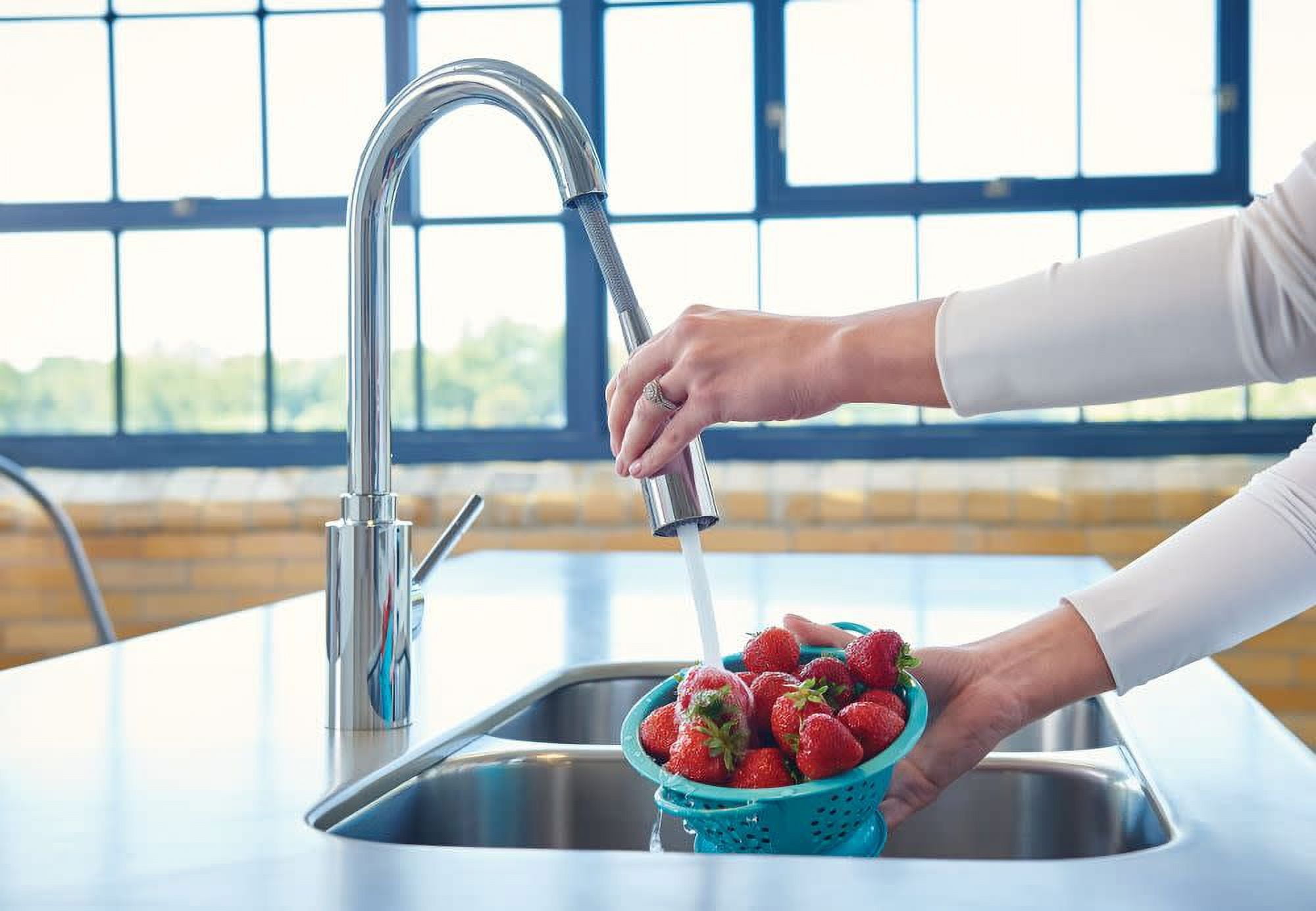 Moen 7882 Genta LX Chrome Single-Handle Pulldown Kitchen Faucet