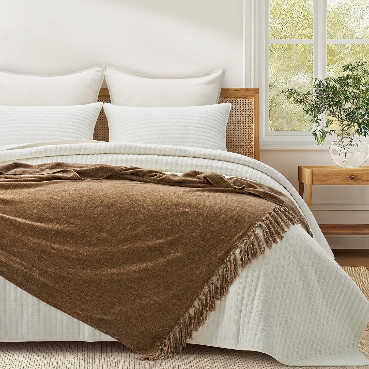 EVERGRACE Soft Chenille Throw Blanket for Couch, Cozy Plush Fuzzy Decorative Chenille Knit Throw Blanket with Tassels, Lightweight Blanket and Throws for Bed Sofa Gift Home Decor, Khaki 50"x60"