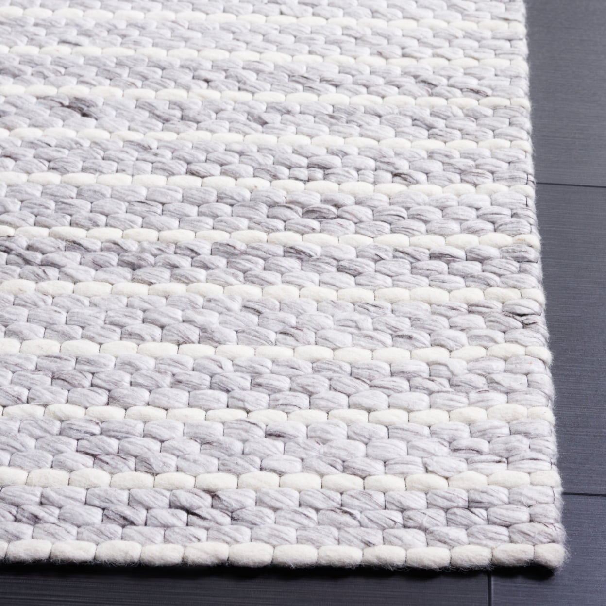 SAFAVIEH Marbella Cassandra Distressed Area Rug, Light Grey/Ivory, 6' x 9'