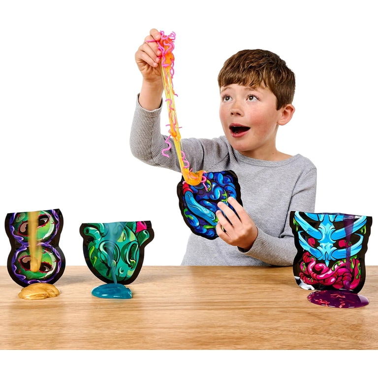 Treasure X Mega Alien Dissection Playset includes 35+ surprises