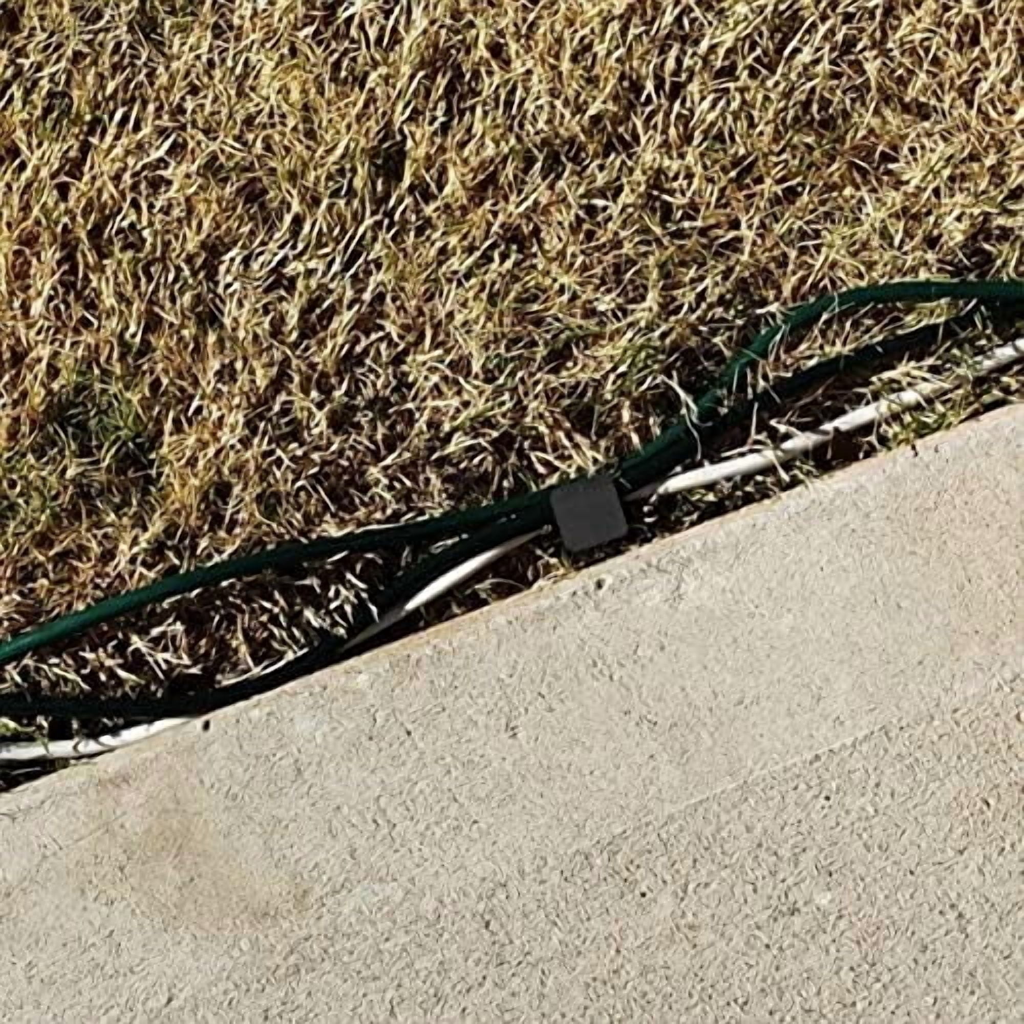 30 PCS Landscape Edging Garden Stakes, 10 Inch Black Landscaping Anchoring Spikes Heavy Duty Plastic Garden Ground Netting Stakes for Edging, Terrace & Garden