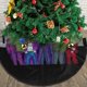 thumbnail image 3 of Falda para árbol de Navidad de Joker, suave y divertida, collar para árbol de Navidad, decoración navideña de granja de 48", 3 of 4