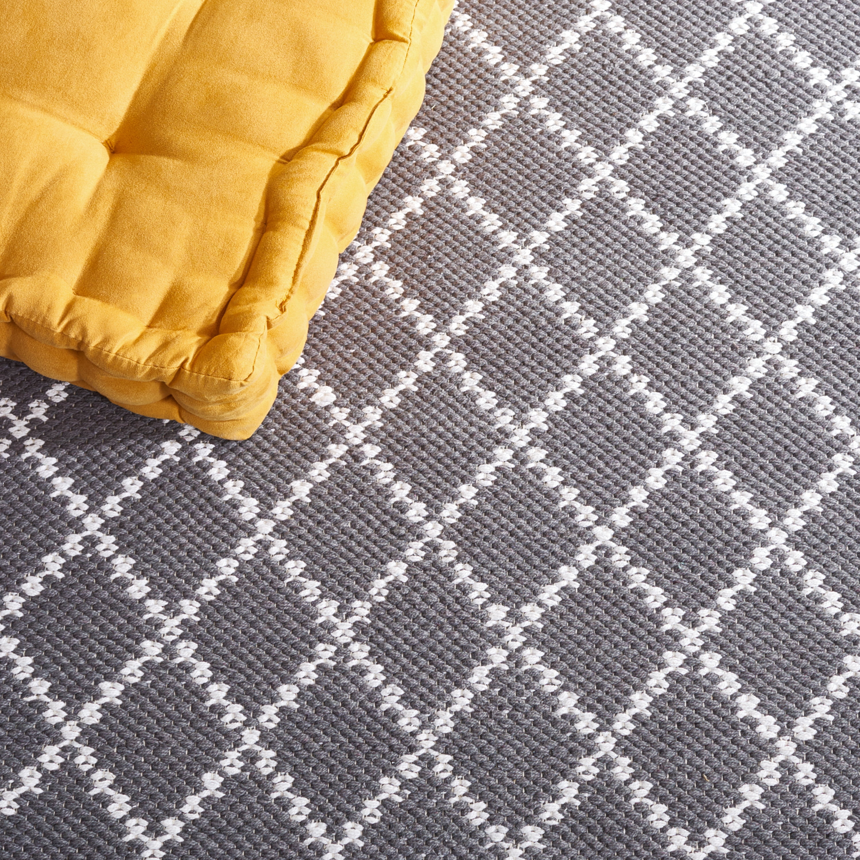 SAFAVIEH Montauk Jolyon Diamond Cotton Area Rug, Dark Grey/Ivory, 8' x 10'