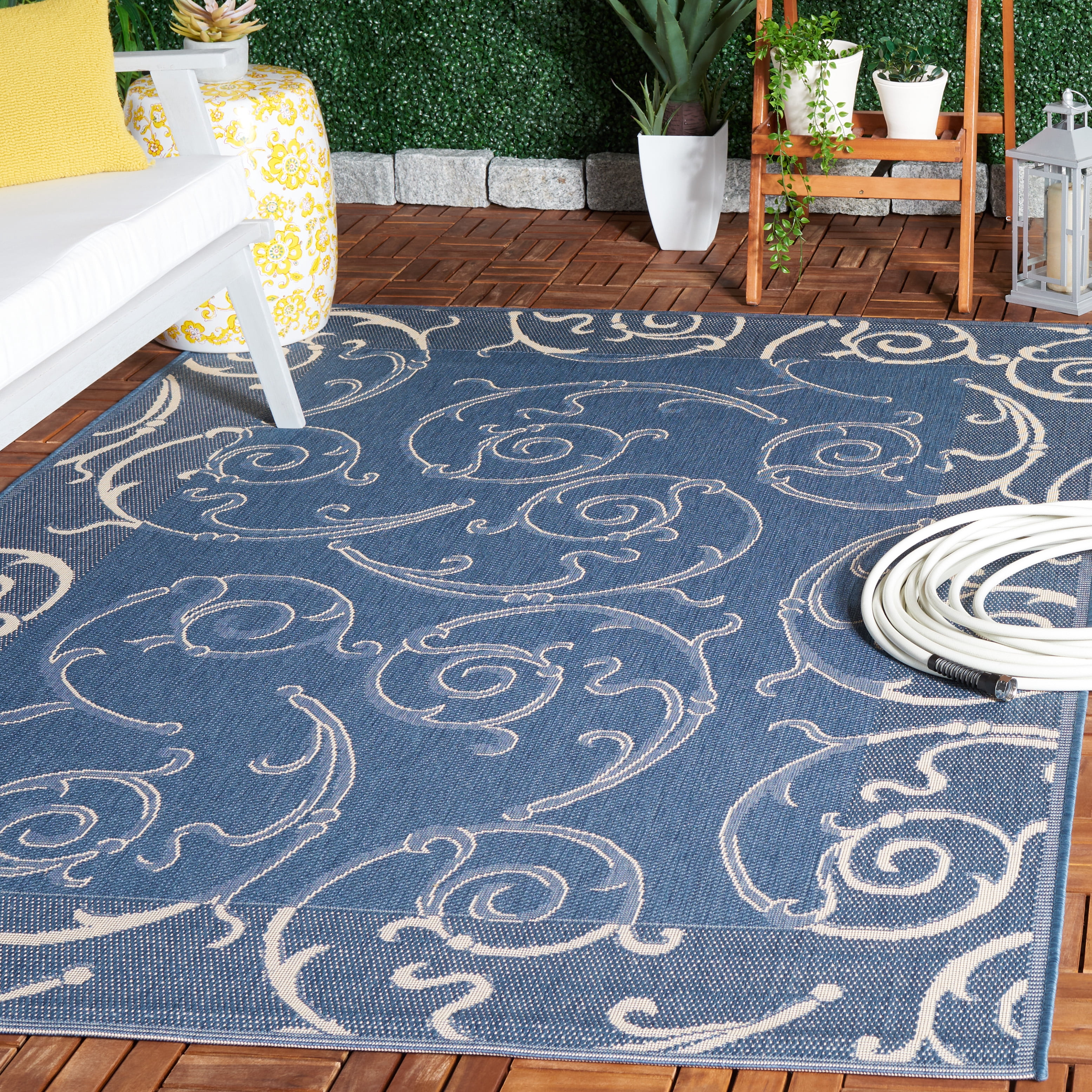 Safavieh Courtyard Daniel Oriental Indoor/Outdoor Area Rug, Blue/Natural, 2' x 3'7"
