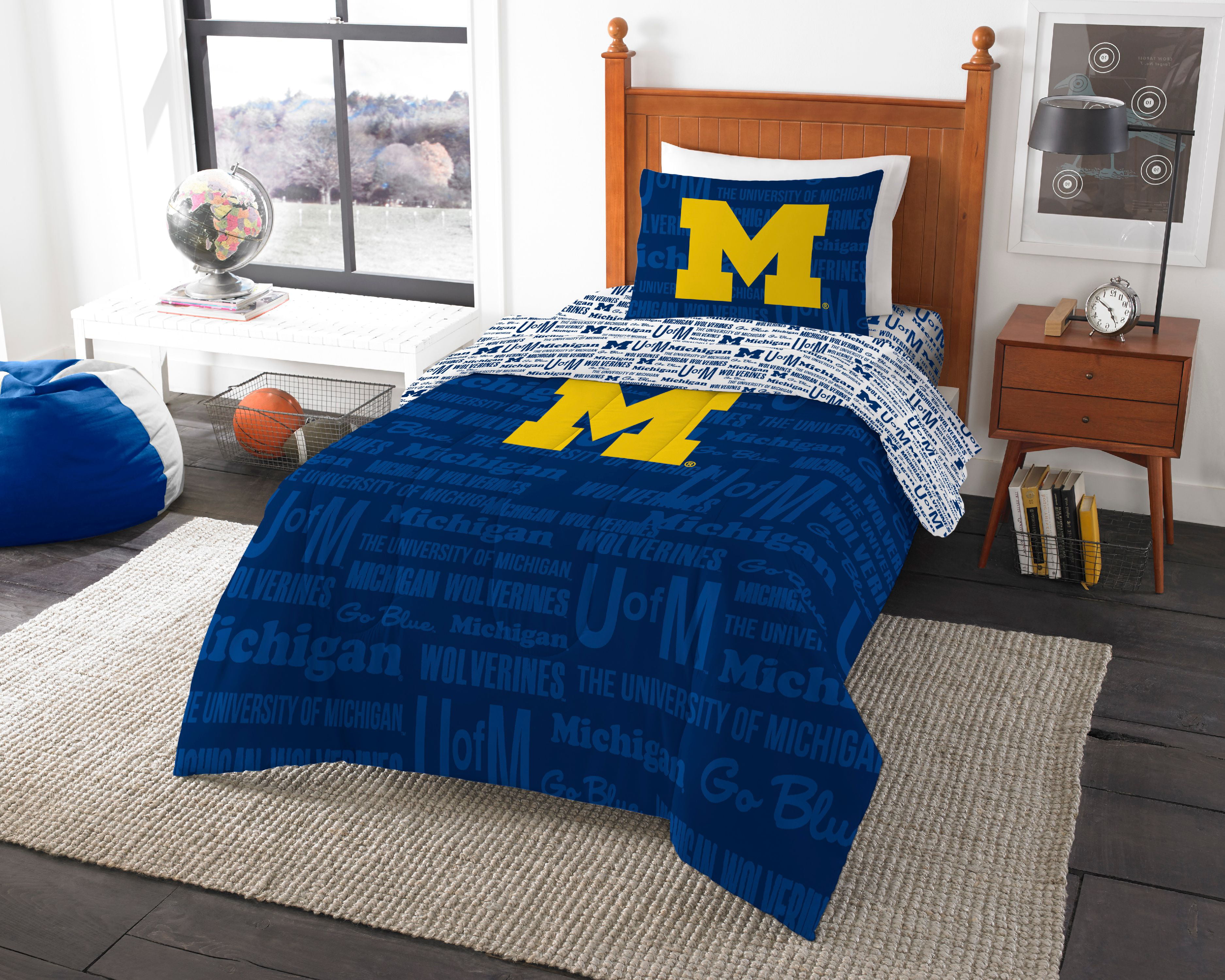 NCAA University of Michigan Wolverines Bed in a Bag Complete Twin Bedding  Set