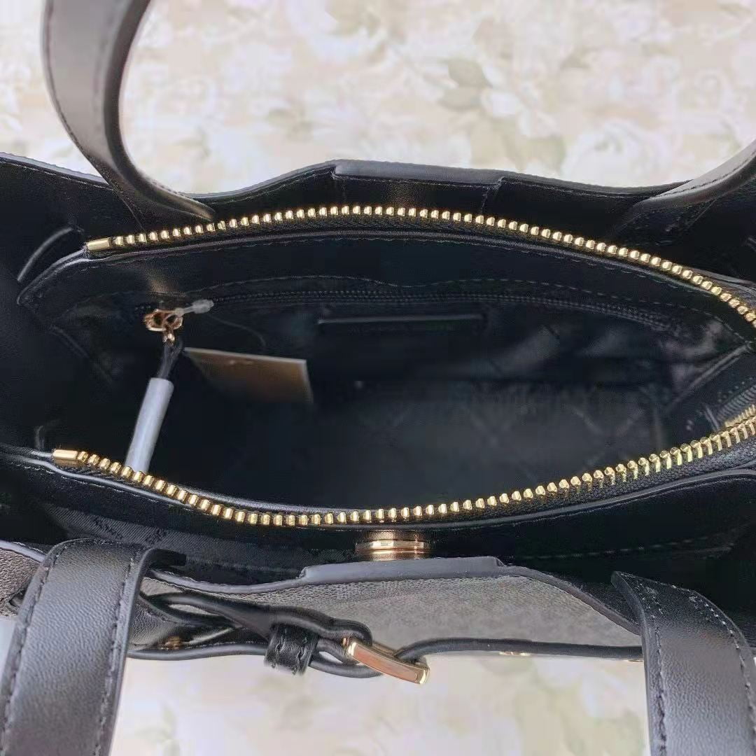 バッグ MICHAEL KORS Michael Kors Hudson crossbody bag for Men - Black in UAE