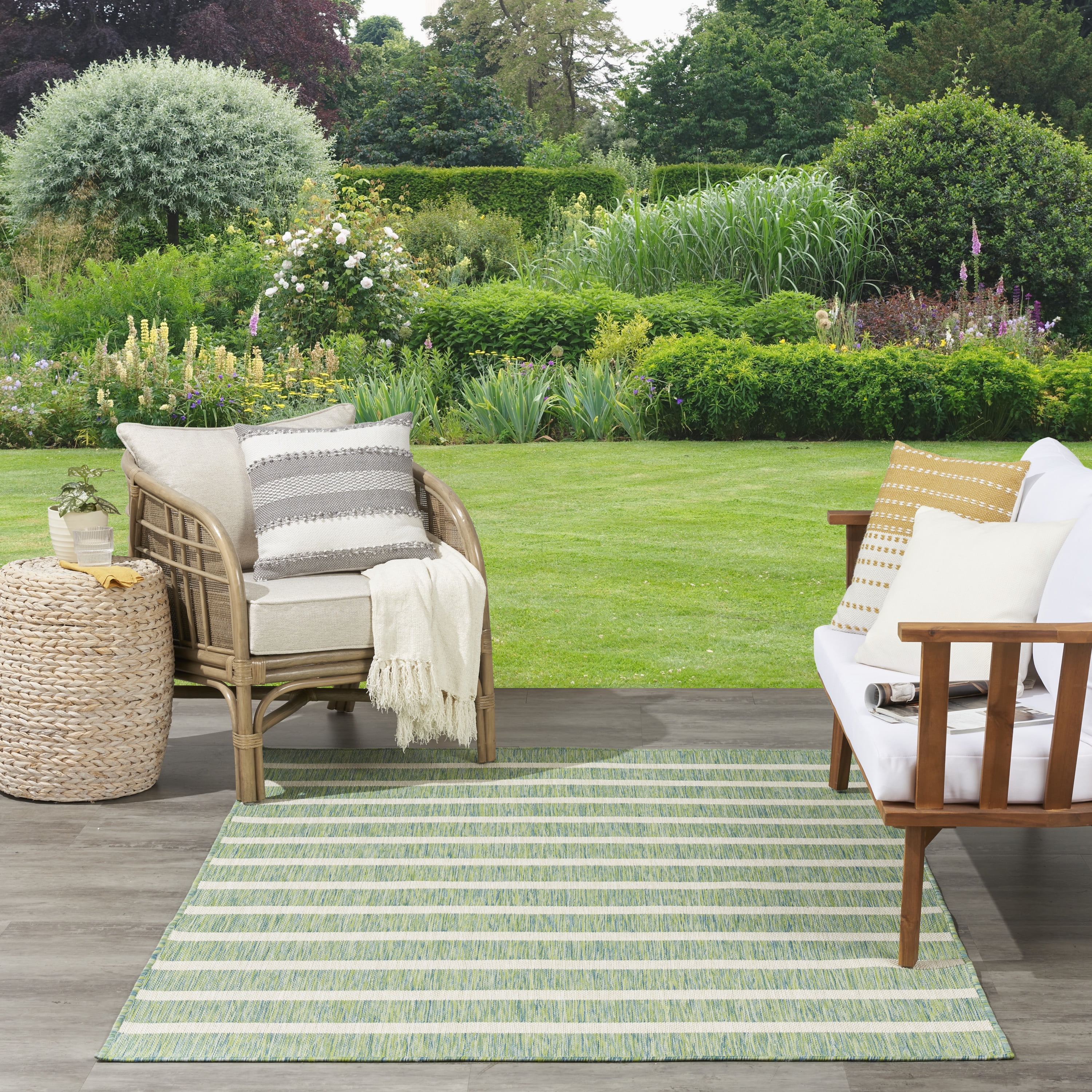 Nourison Positano Indoor/Outdoor Blue Green Ivory 8' x 10' Area Rug (8x10)