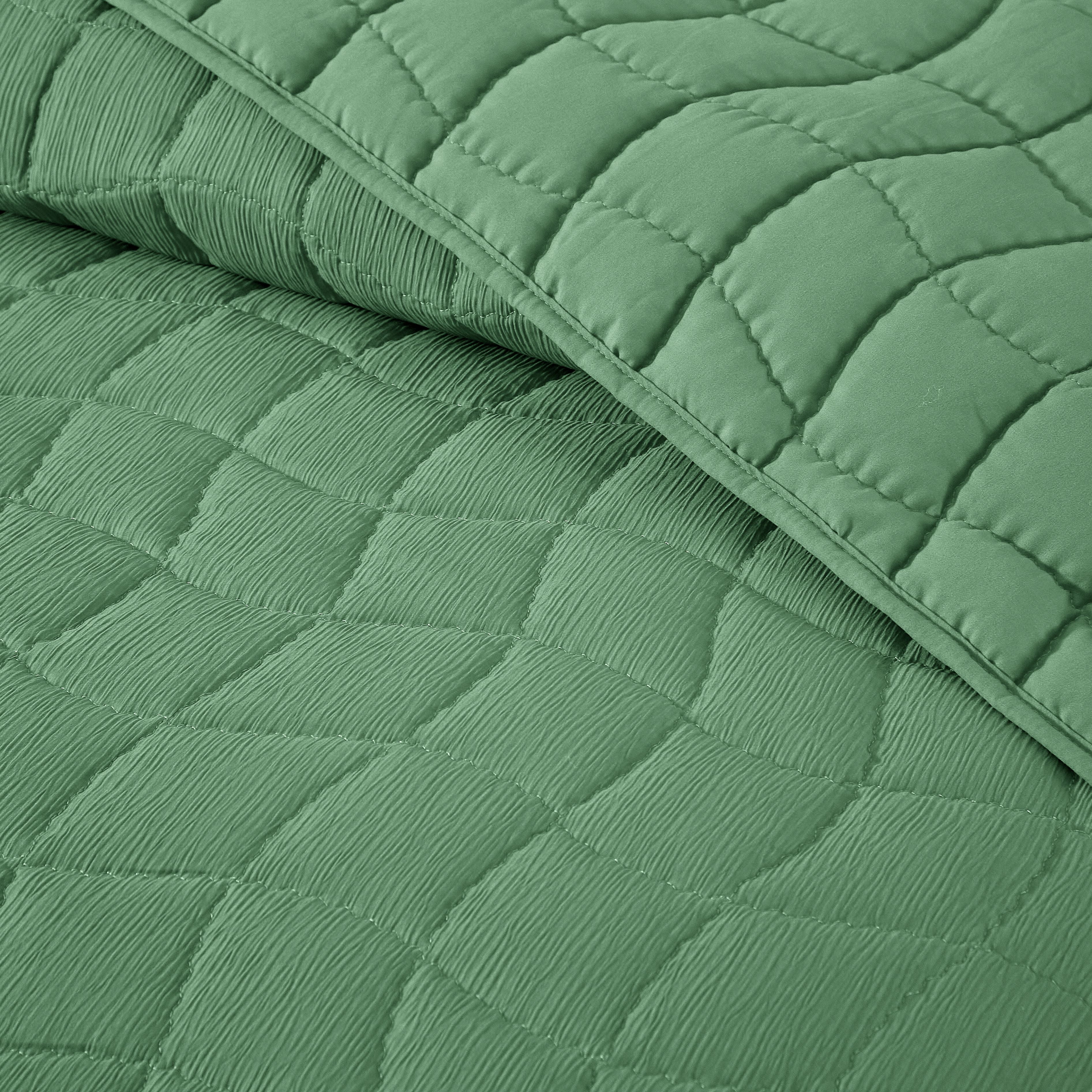 Mainstays by Becky G. & Alejandra Green Lily Cloud Quilt, Full/Queen