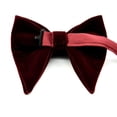 thumbnail image 3 of Pajarita para hombre, cuello de terciopelo, doble lazo grande, color liso, monocromático, rojo vino, estilo moderno y moderno con cuerno, 3 of 5