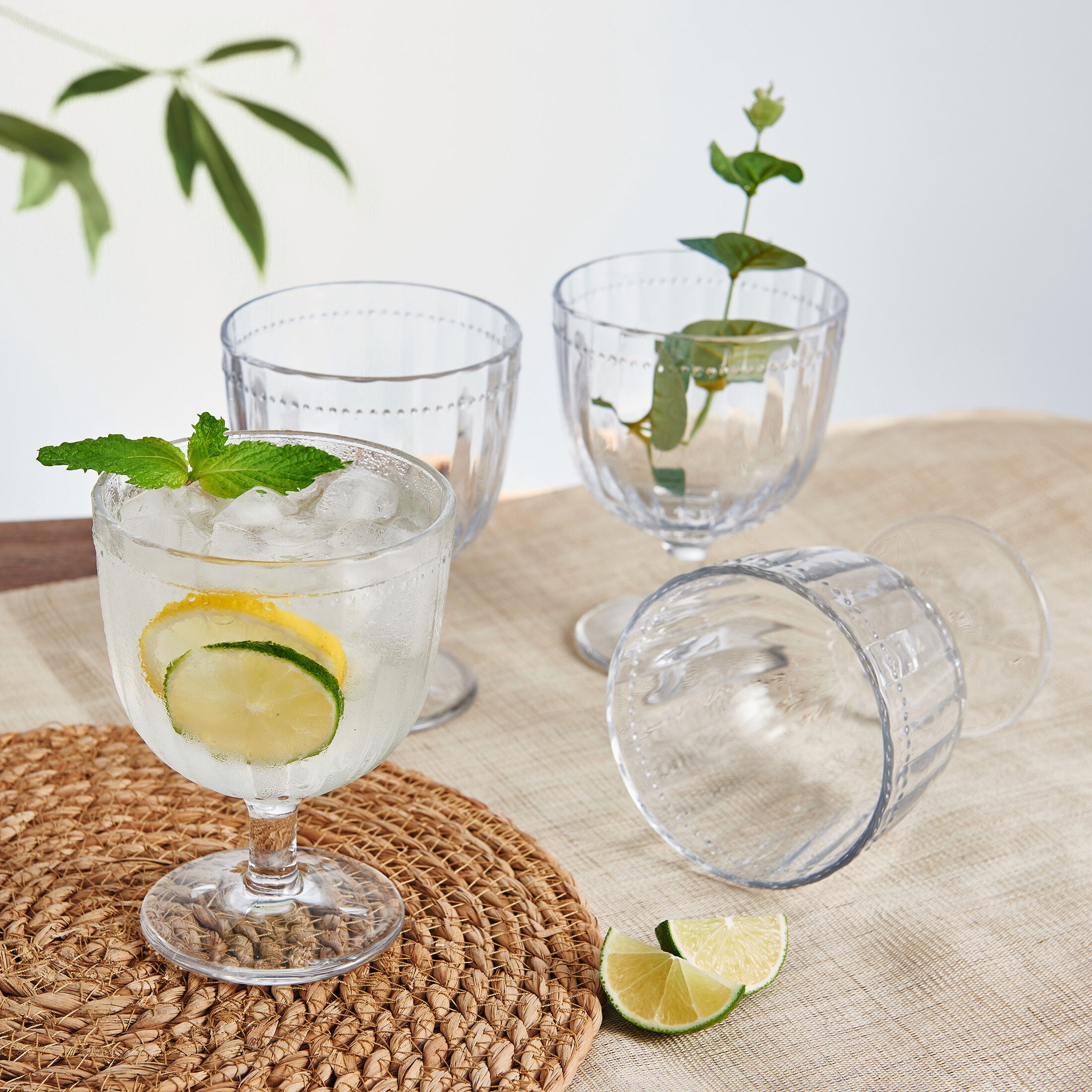 Fitz and Floyd Beaded 14 oz Clear Wine Glass Goblet (Set of 4)