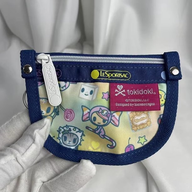 Monedero de Snoopy de dibujos animados para niña, Mini bolsa de tela impermeable para llaves, bolso para tarjetas, Mickey Mouse, Hello Kitty, 11x9cm, 7317