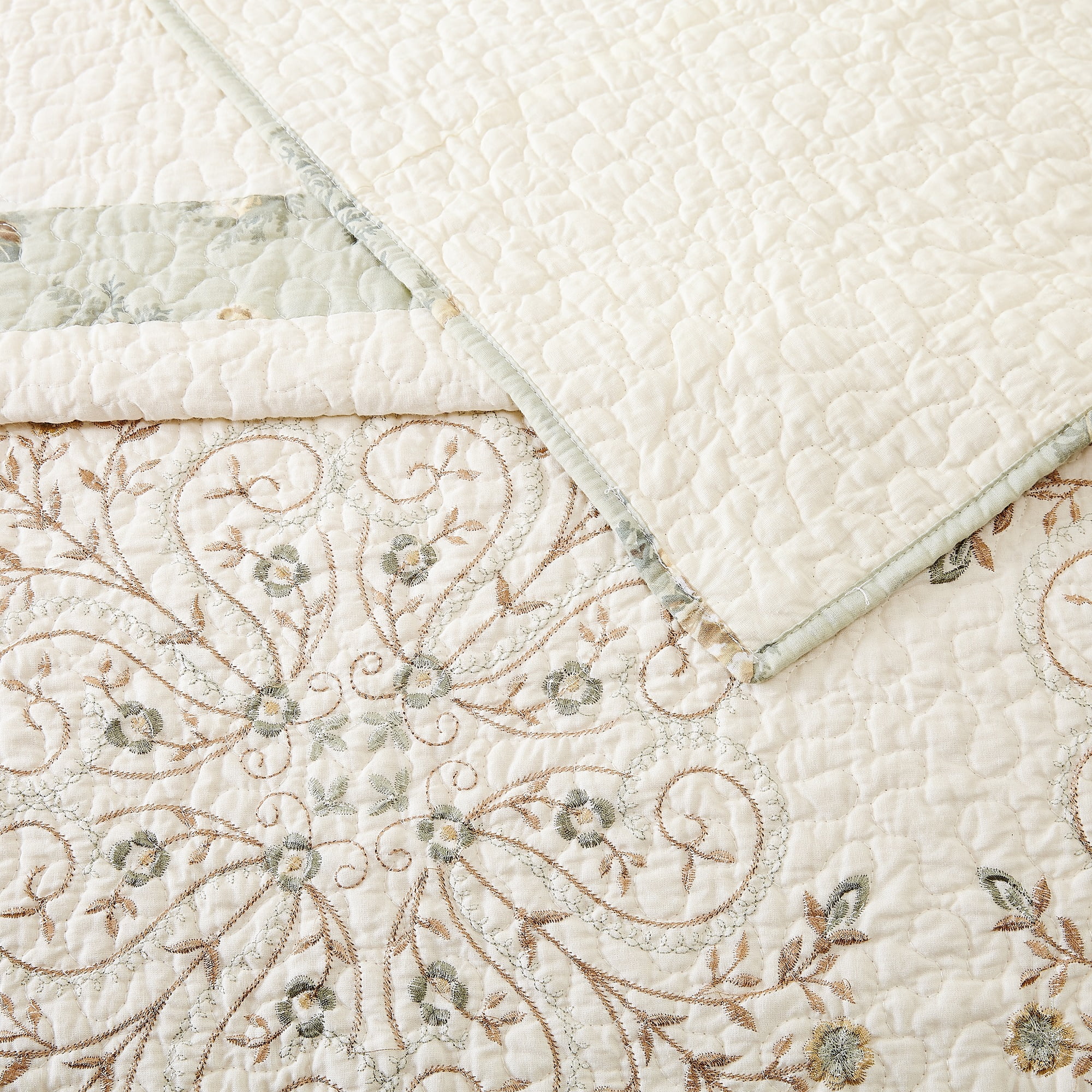 Mary Jane Farm Vintage Treasure Embroidered Quilted Cotton Bedspread, King Size, All Ages
