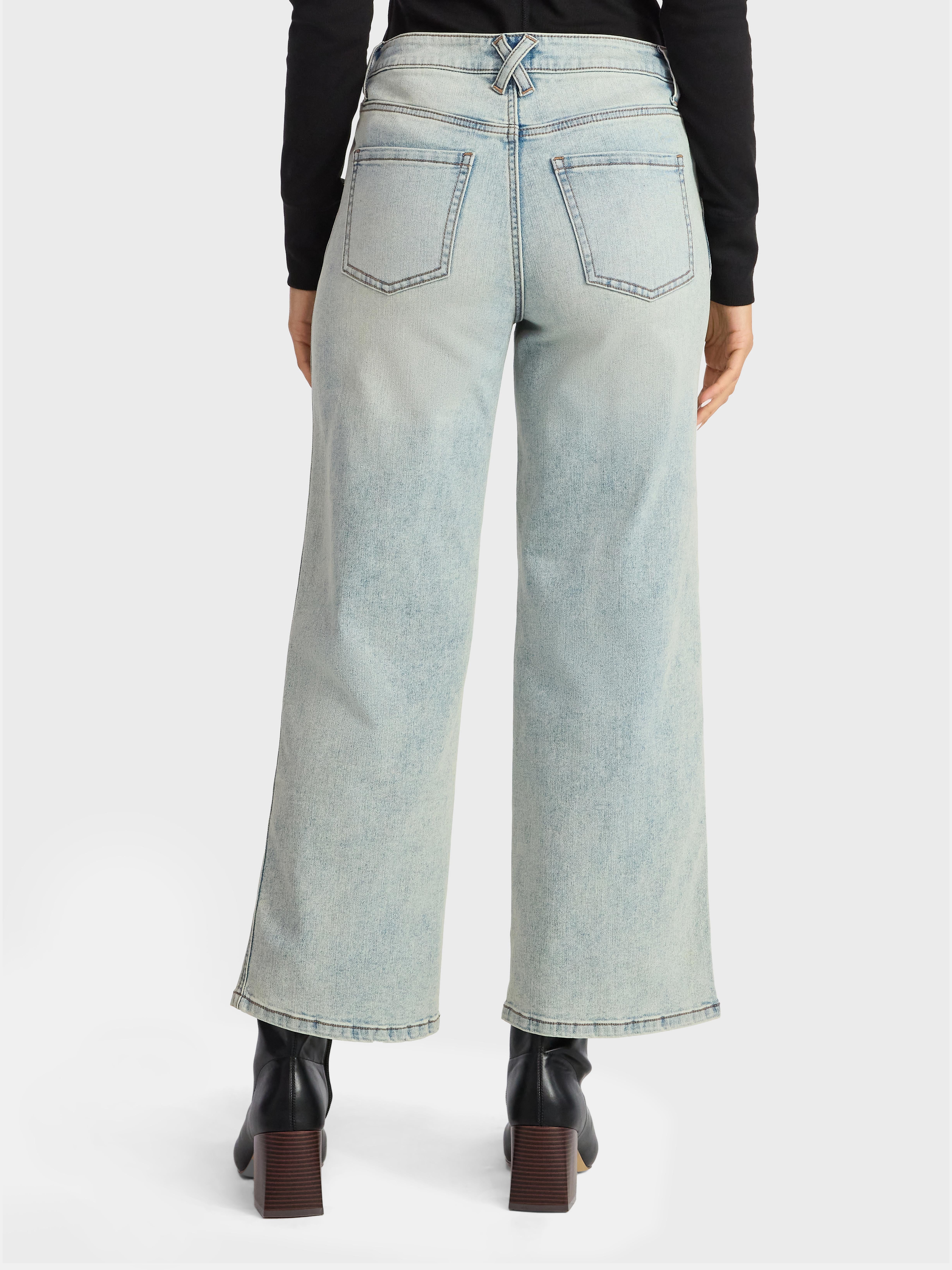 Time and Tru Women's High Rise Wide Leg Cropped Jeans with Side Seam Details, 27" Inseam, Sizes 0-20