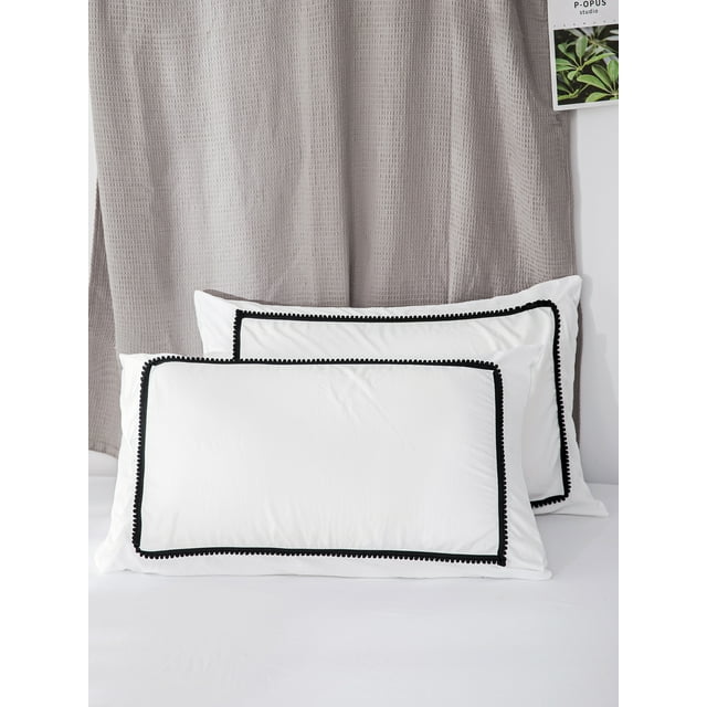 Move Over Taies d'Oreiller Blanches King, Mini Pompons Noirs Froncés Ensemble de 2, Microfibre Douce Lavée, 2 Pack