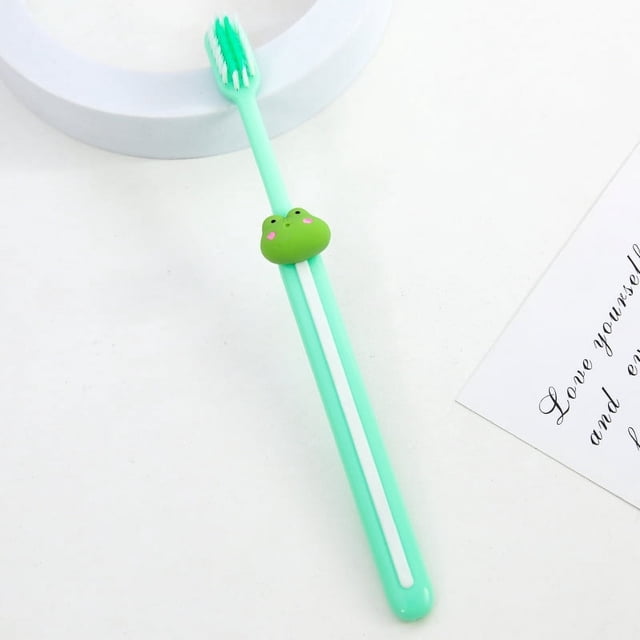 Lindo cepillo de dientes de cerdas suaves de dibujos animados color caramelo Cepillo de dientes de cerdas finas para uso doméstico para estudiantes y adultos Paquete individual de cepillo de dientes